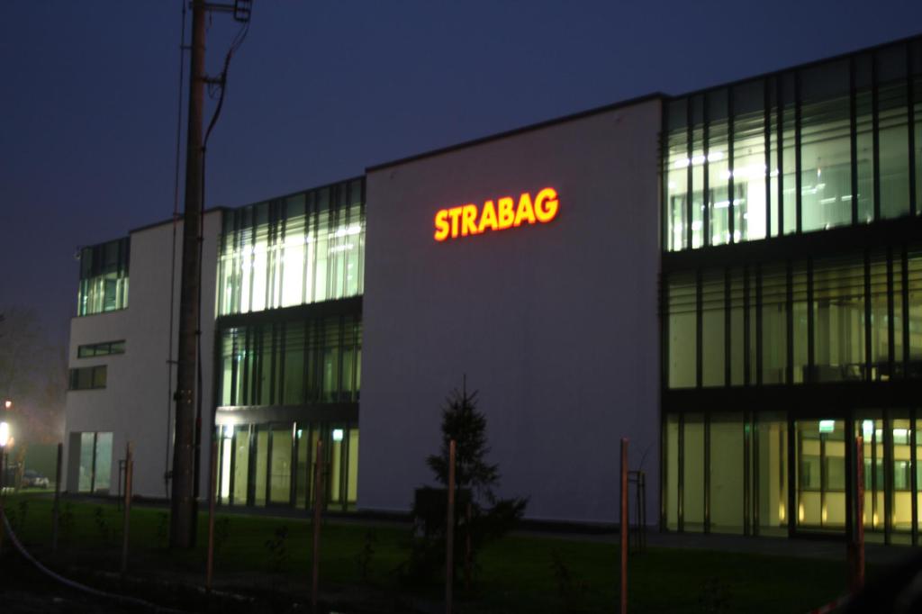Litery przestrzenne Strabag11